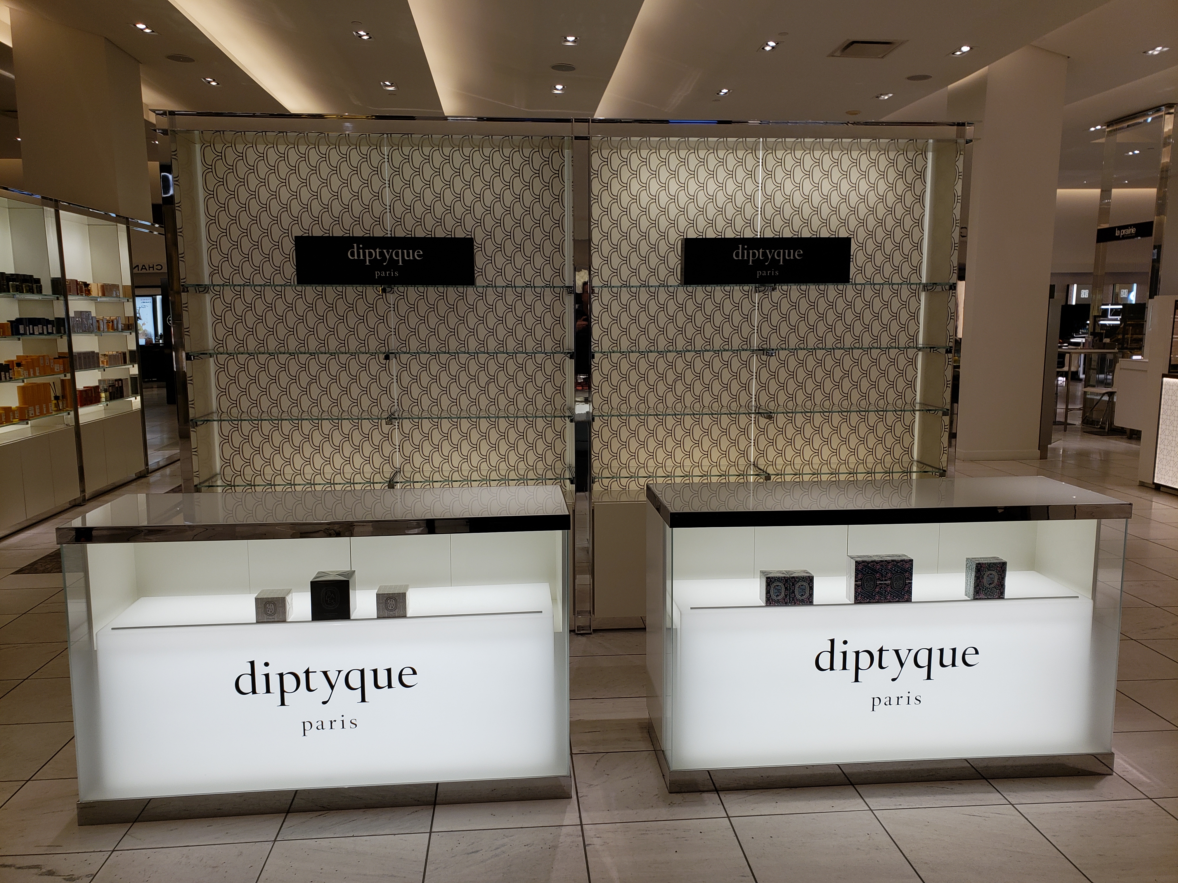 diptyque front desk lettering
