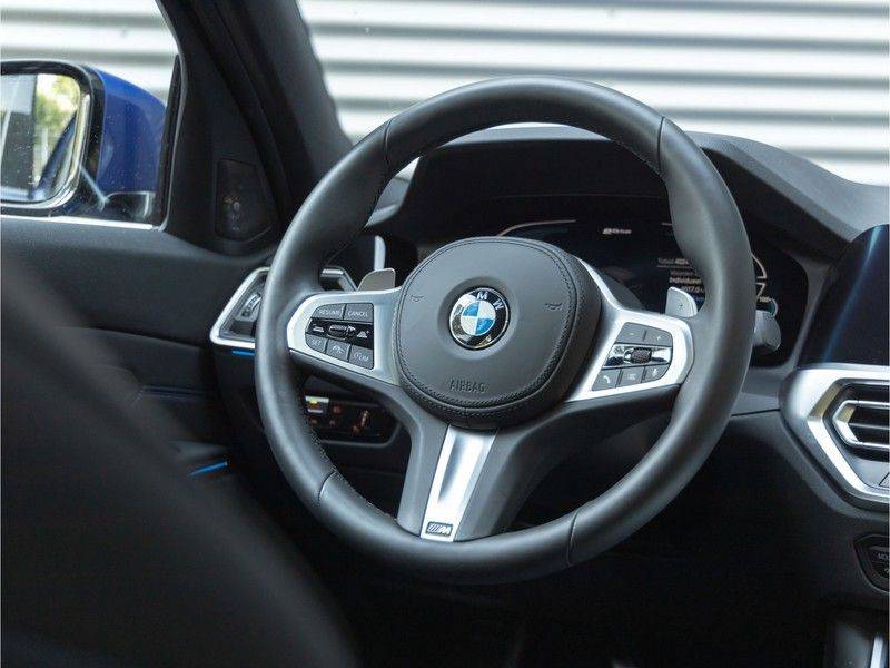 BMW 3 Serie Touring 330e xDrive M-Sport - Panorama - Active Cruise - Harman Kardon - Camera afbeelding 19