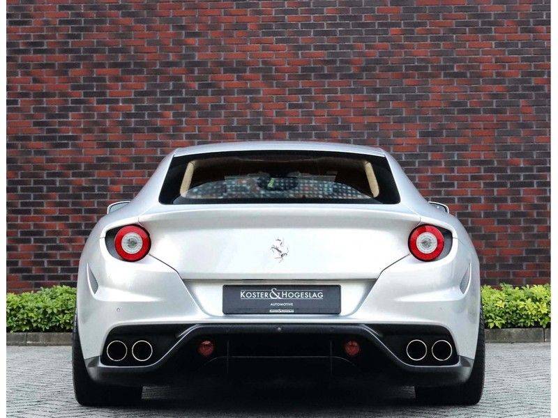 Ferrari FF 6.3 V12 *Atelier car*Suspension lift*Camera’s*Import Zwisterland* afbeelding 16