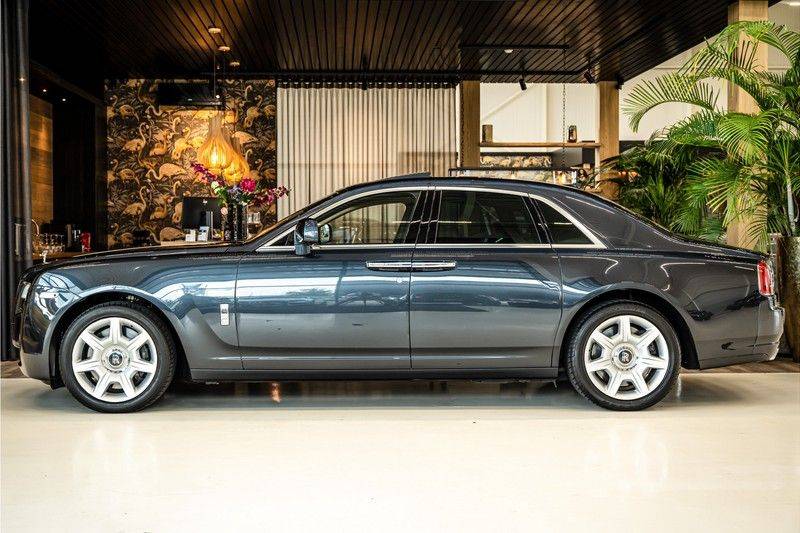 Rolls-Royce Ghost 6.6 V12 | HUD | Night vision | Panoramadak | Stoel koeling en verwarming | Recent grote beurt gehad met remblokken en schijven voor 7800,- afbeelding 2