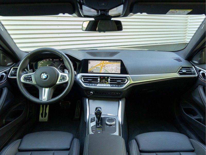 BMW 4 Serie Coupé M440i xDrive - High Executive - Dak - ACC - Harman Kardon afbeelding 14