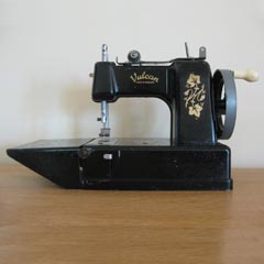 Miniature Toy Sewing Machines - Photo Gallery For Identification