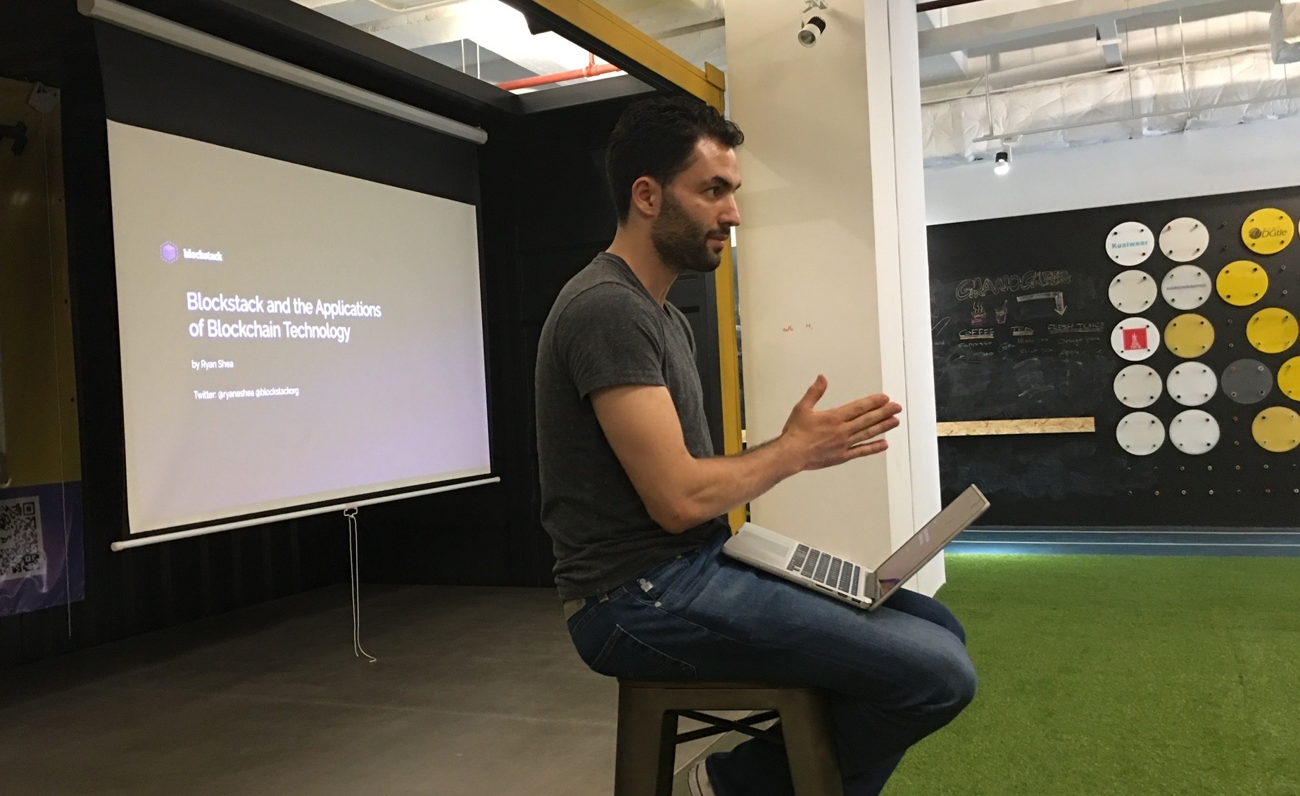 Ryan Shea delivering his intro to Blockstack talk