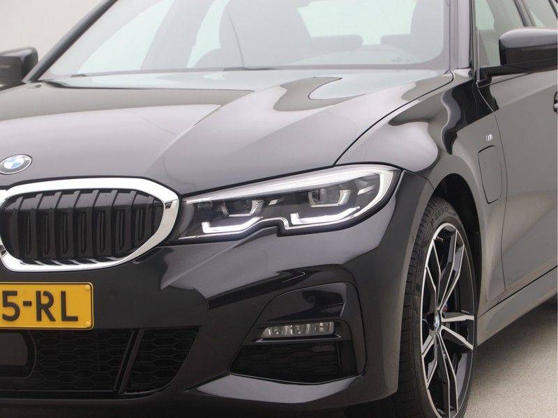 BMW 3 Serie Sedan 330e High Executive M-Sport Automaat afbeelding 20