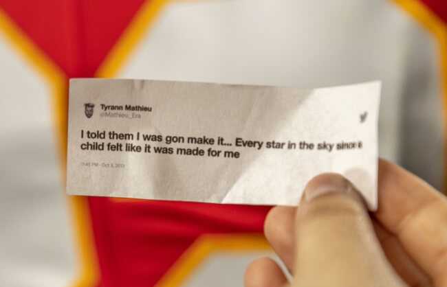 Confetti with tweet printed