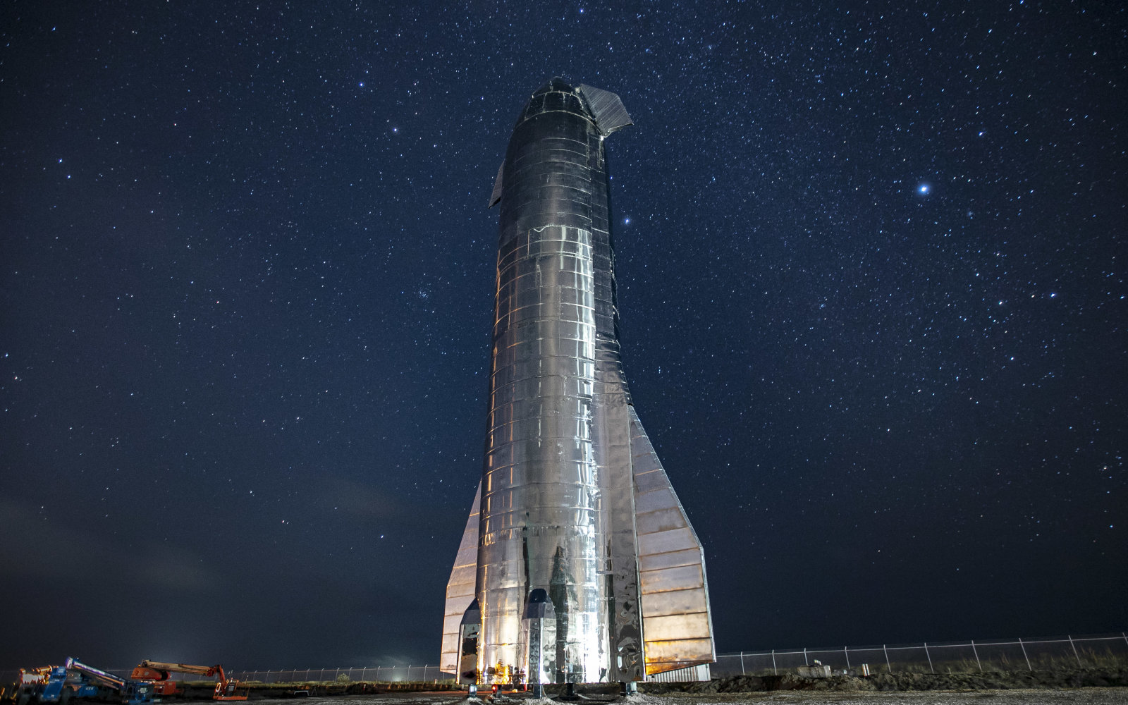Imaginea 1: Prototipul Starship, parte a viitoarei rachete BFR (sursa foto: SpaceX)