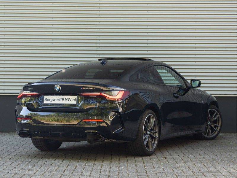 BMW 4 Serie Coupé M440i xDrive - High Executive - Dak - ACC - Harman Kardon afbeelding 2