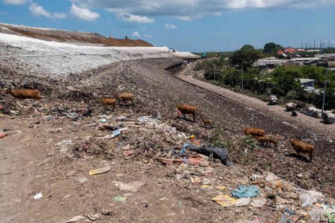 Fumes - Art, Photography, Ideas - 180903 PHOTO ANDREA CAPELLO PARADISE GARBAGE 306