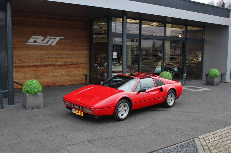 Ferrari 328 GTS Quattrovalvone 3.2 V8 270pk NL Auto afbeelding 2