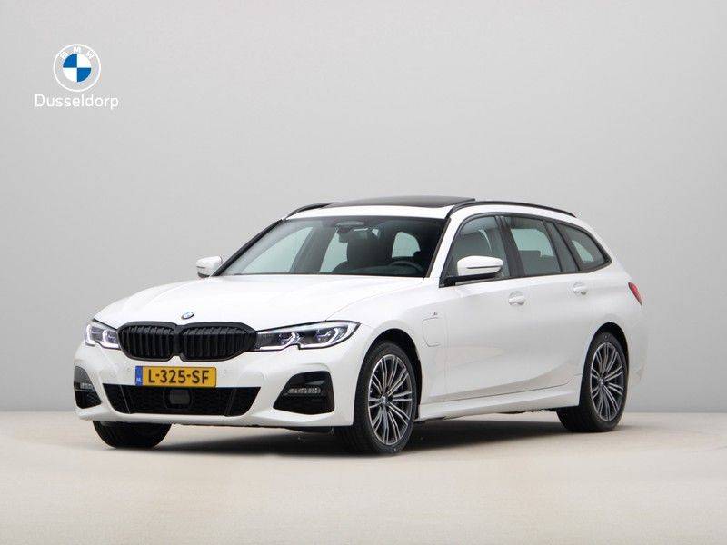 BMW 3 Serie 330Xe Touring Exe M-Sport Hybrid afbeelding 1