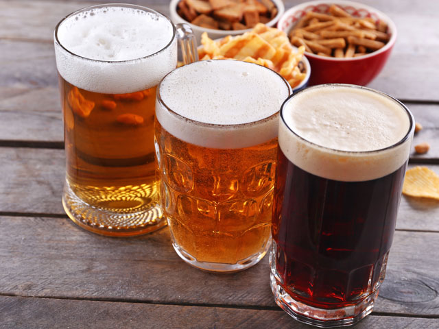Calories add up when drinking beer and eating snacks