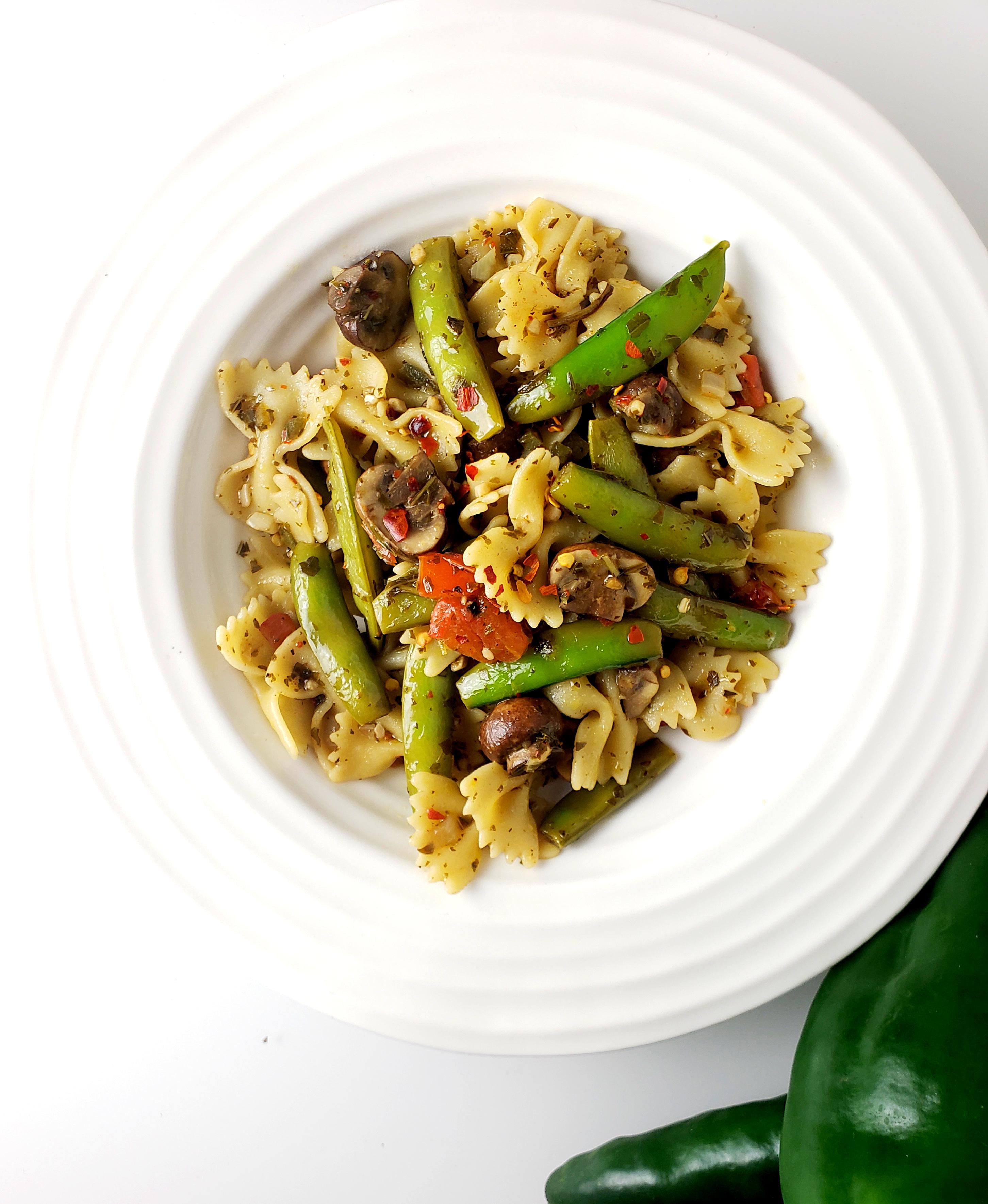 Bowl of firecracker bowtie pasta