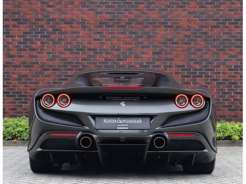 Ferrari F8 Tributo *Carbon*Lift*LED*Passenger display*Camera* afbeelding 10