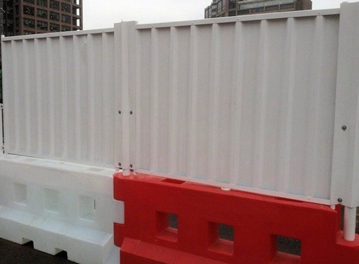 GB2 hoarding barrier