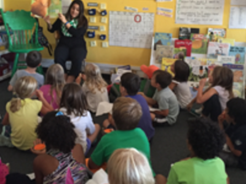 Catalina Rincon teaching students.