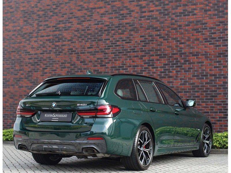 BMW 5 Serie 540i x-Drive *British Racing Green*HUD*Pano*Trekhaak* afbeelding 7