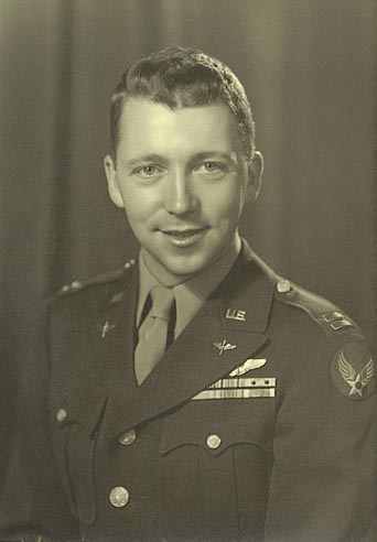 Stevens en 1944 à Mobile (Alabama) avant d'aller dans en guerre      dans le Pacifique