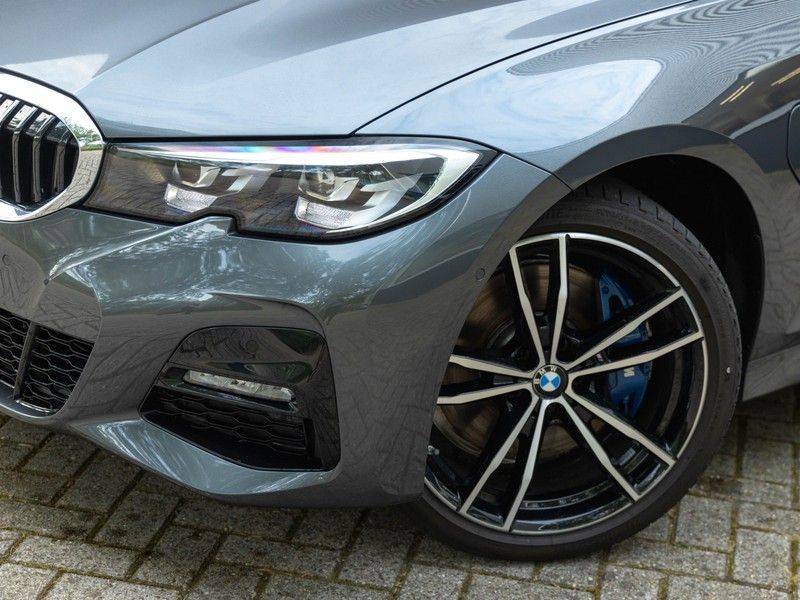 BMW 3 Serie Touring 330e xDrive M-Sport - Panorama - Active Cruise - Harman Kardon - Camera afbeelding 8