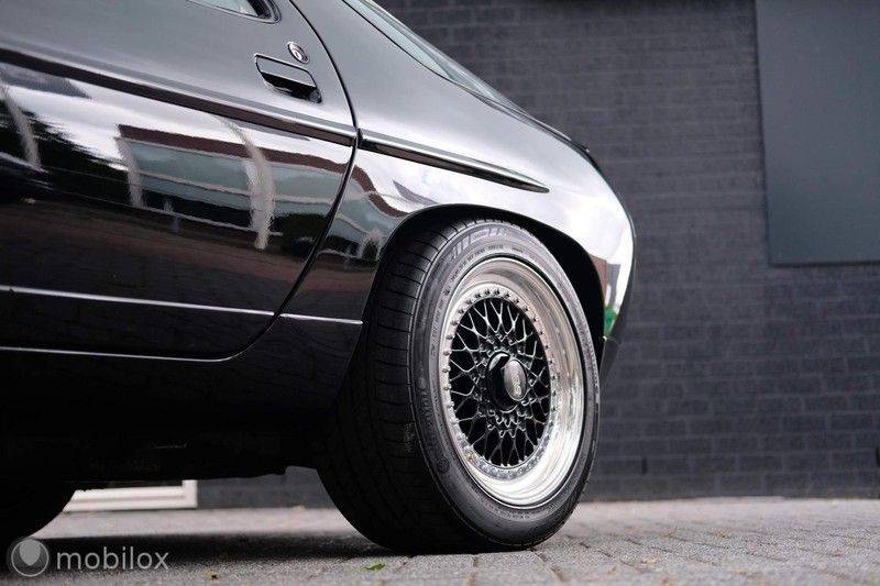 Porsche 928 5.0 S4 Coupé | BBS | Black on Black afbeelding 12