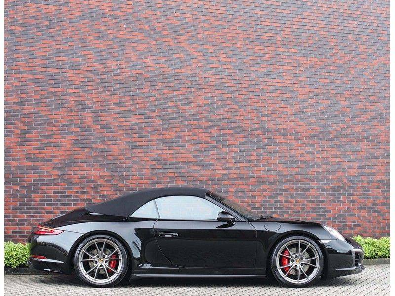 Porsche 911 Cabrio Carrera 4S *ACC*Bose*Chrono*Vierwielbesturing*Camera*Vol!* afbeelding 17