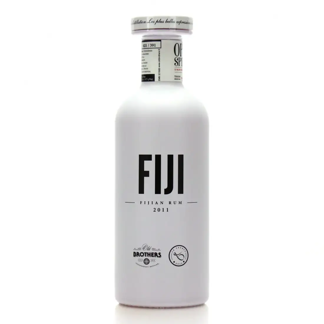 Image of the front of the bottle of the rum Fiji