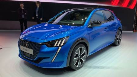 French supermini Peugeot 208 will have an all-electric cousin later in 2019 with the 50 kWh battery powered e-208 French supermini Peugeot 208 will have an all-electric cousin later in 2019 with the 50 kWh battery powered e-208
