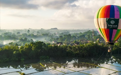 The only resort with a hot air balloon! Experience the surroundings of Ubud from the sky!