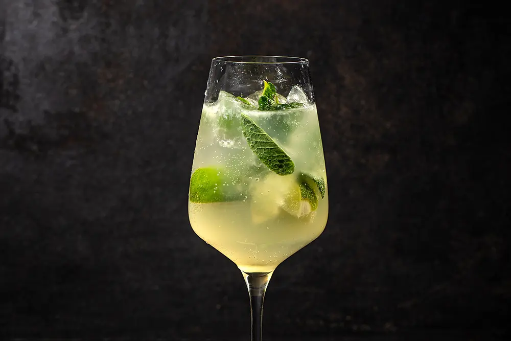 Et glass med Hugo Cocktail