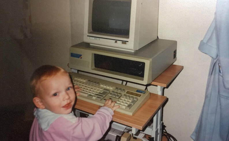 Frederick as a small child using a computer from the late nineties