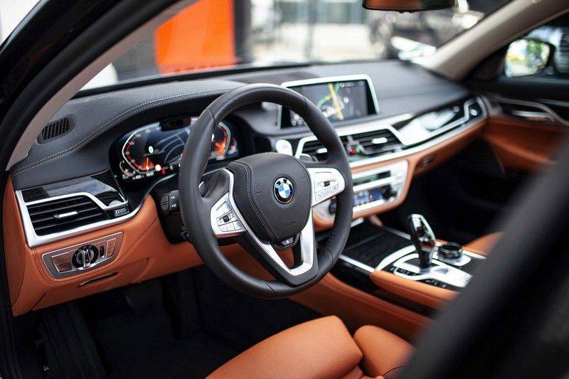 BMW 7 Serie 740d xDrive *ACC / Schuifdak / Harman-Kardon / Trekhaak / Laser / HUD* afbeelding 8