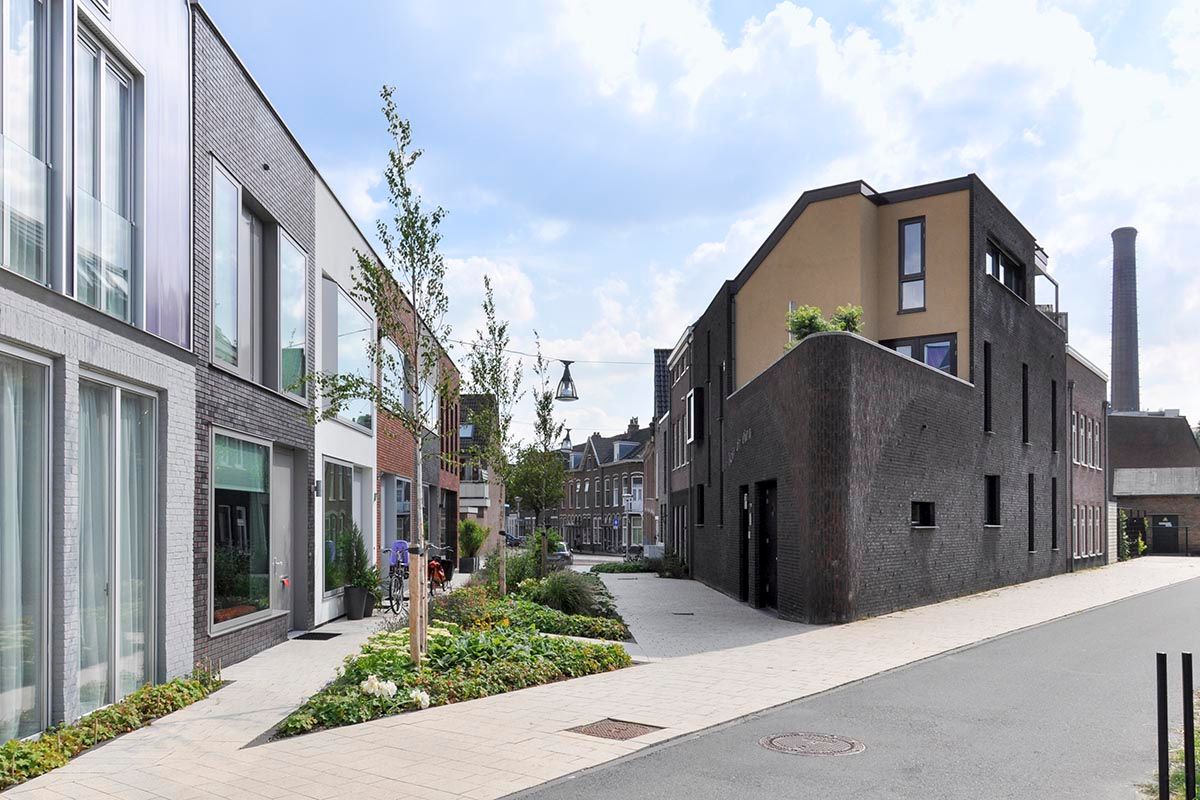 oh my god twitter doesn’t include alt text from images in their API