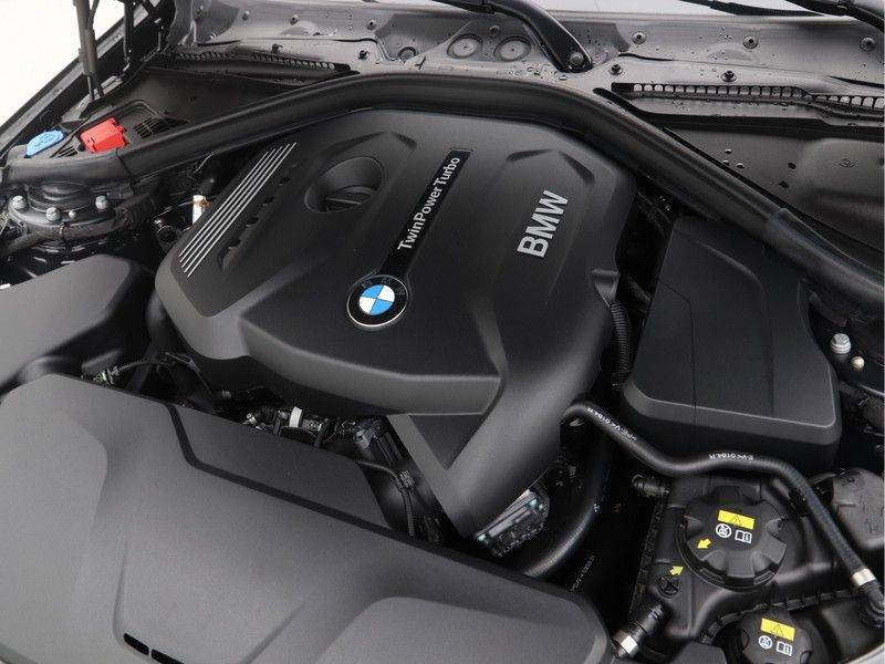 BMW 4 Serie Cabrio 430i High Executive M-Sport Automaat afbeelding 4