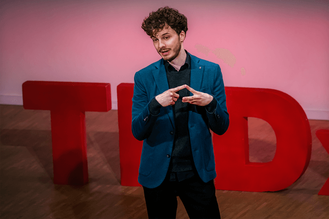Thomas Winters listing the three things that have never been tried before on a TEDx stage, before doing them during his TEDx talk.