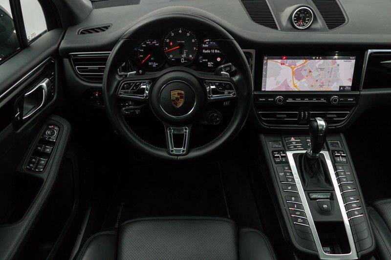 Porsche Macan 3.0 S 354pk Black Edition Nieuw Model Luchtvering Panoramadak SportChrono ACC Sportleder14Weg+Memory SchakelbareSportuitlaat Full-Led Navi/High Privatglass 21”Turbo Pdc afbeelding 4