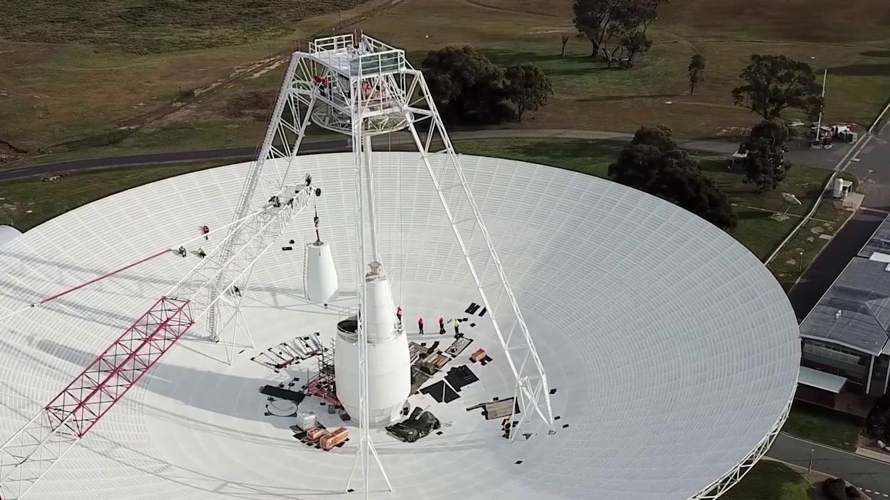 Imaginea 1: Antena 43 a rețelei Deep Space Network, singura capabilă că comunice cu sonda Voyager-2, aflată la 18.8 miliarde kilometri distanță de Pământ (Sursa foto: NASA)