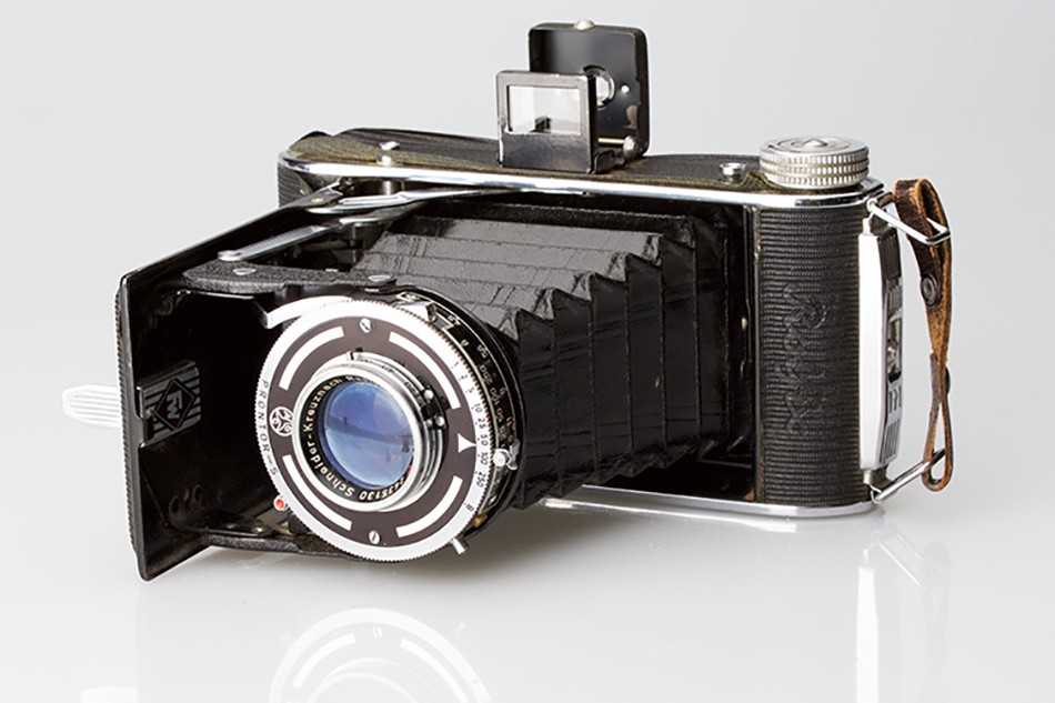<a href="https://www.schillers.com/old-camera-project-rolfix-medium-format-film-camera">Photo: Rolfix medium format film camera</a>