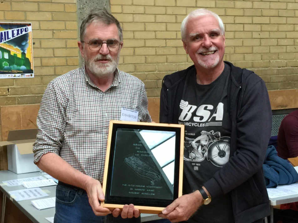 Stuart Marshall is presented the 2017 Reinier Hendriksen Trophy by Chris O'Donoghue