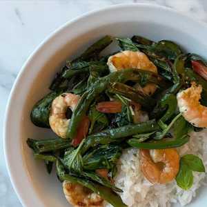Thai-inspired green beans and shrimp