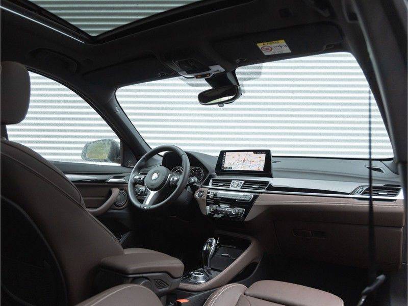 BMW X1 xDrive20i High Executive - M-Sport - Memoryzetel - Trekhaak - Harman Kardon afbeelding 3