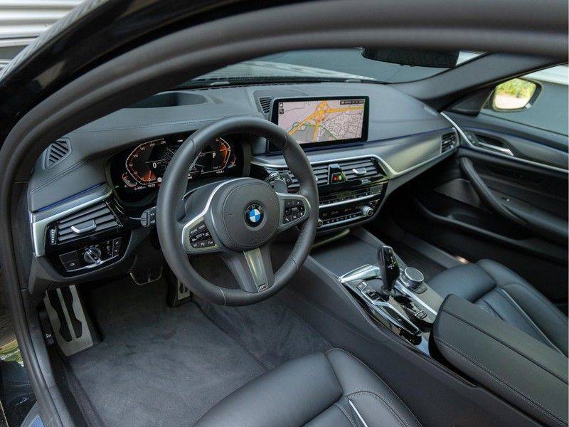 BMW 5 Serie Touring 540i xDrive High Executive - M-Sport - Panoramadak - ACC - Harman Kardon afbeelding 11