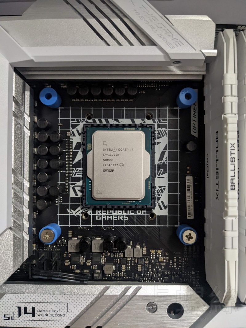 Featured image of post [開箱] Intel Core I7 13700K