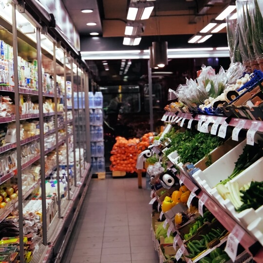 Interior de mercado.