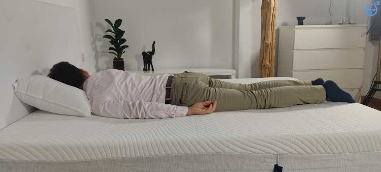 Piensa en tu postura habitual al dormir antes de escoger el colchón adecuado