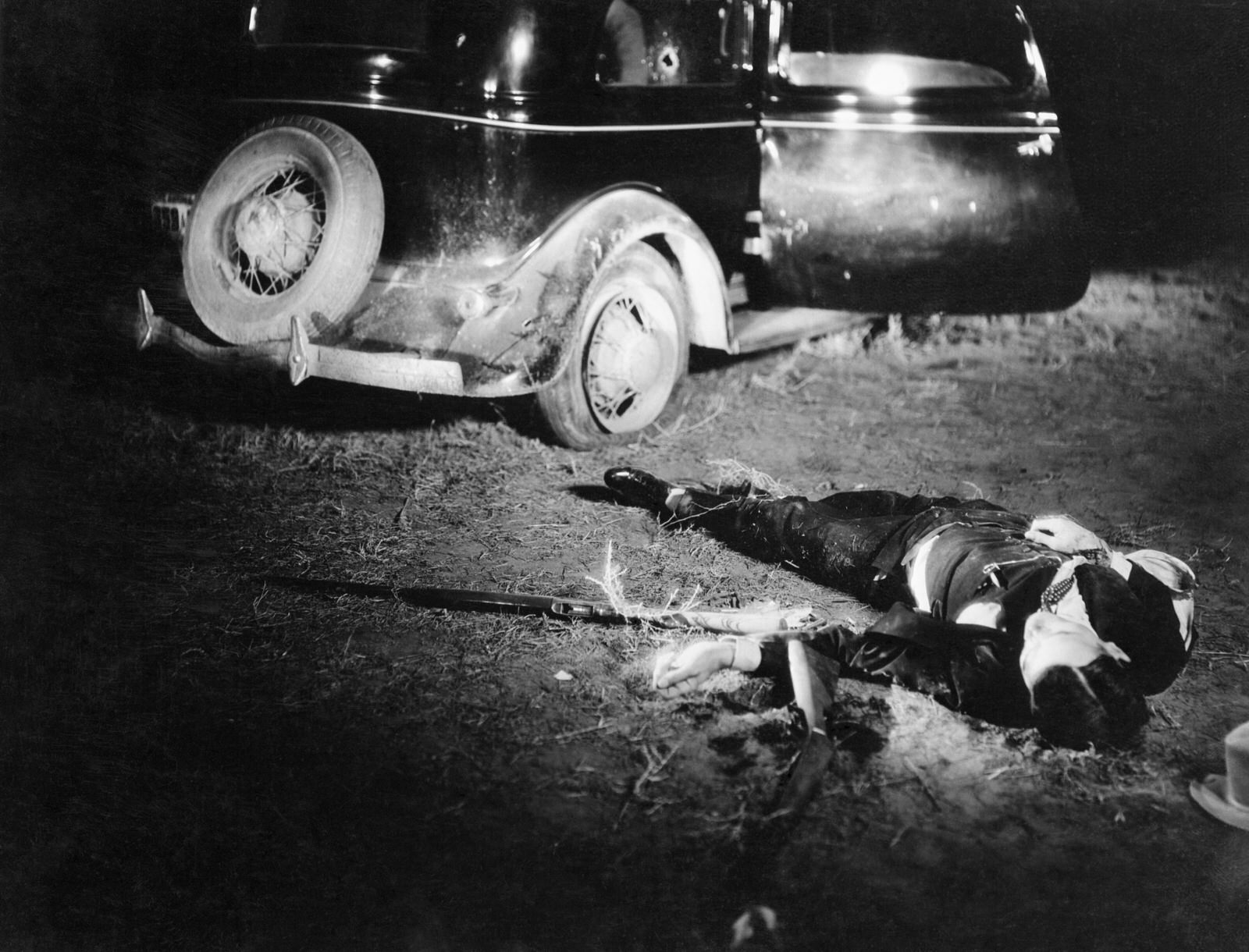 Crime scene photo of Blackie Thompson, who was gunned down in 1933 after he had escaped from prison.