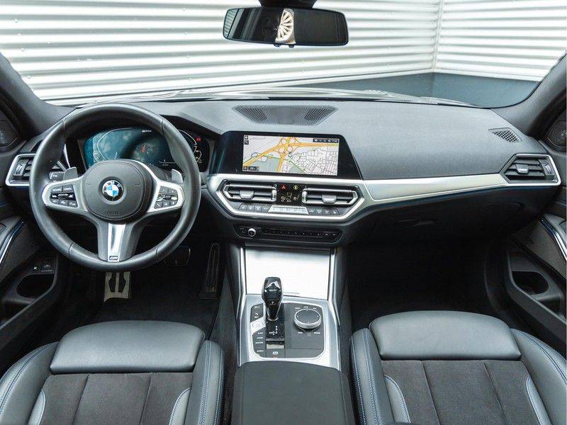 BMW 3 Serie Touring 330e xDrive M-Sport - Panorama - Harman Kardon - Active Cruise afbeelding 13