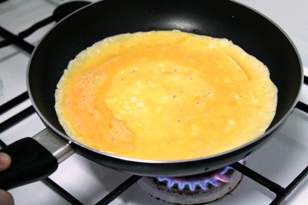 • Omelette bella rotonda, tipo una crepe ma più spessa
