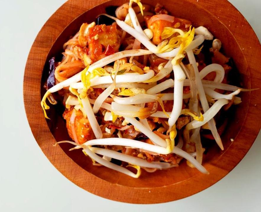 Bowl of tofu pad Thai