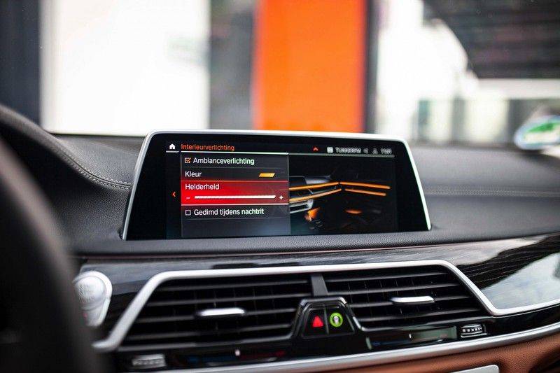 BMW 7 Serie 740d xDrive *ACC / Schuifdak / Harman-Kardon / Trekhaak / Laser / HUD* afbeelding 19