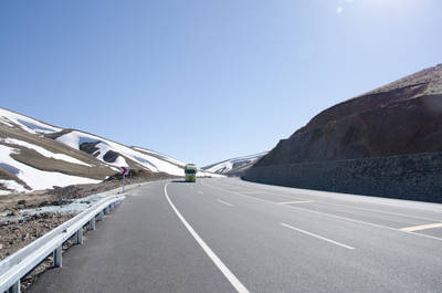 Auch die Lastwagen scheuen die Höhe nicht