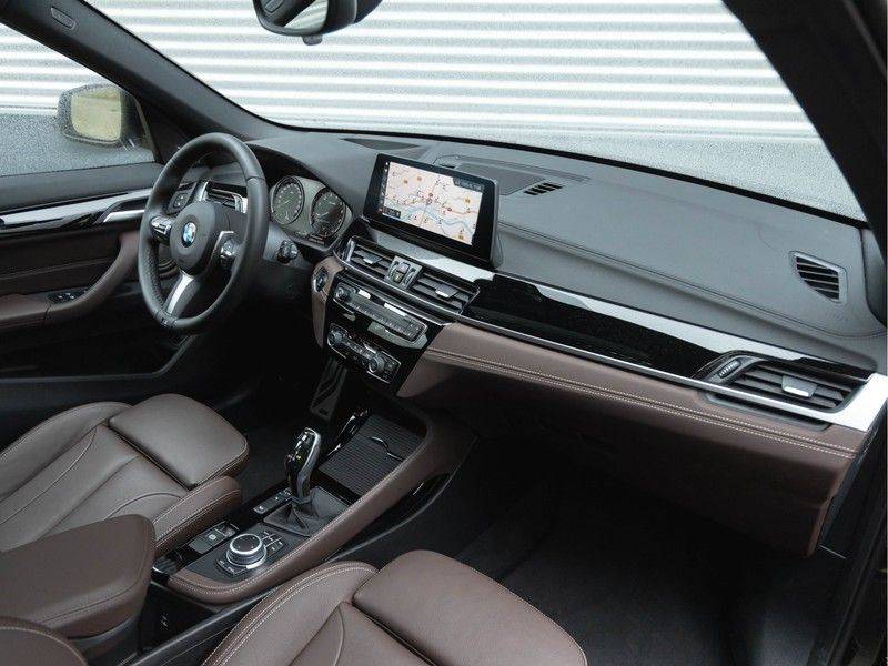 BMW X1 xDrive20i High Executive - M-Sport - Memoryzetel - Trekhaak - Harman Kardon afbeelding 14